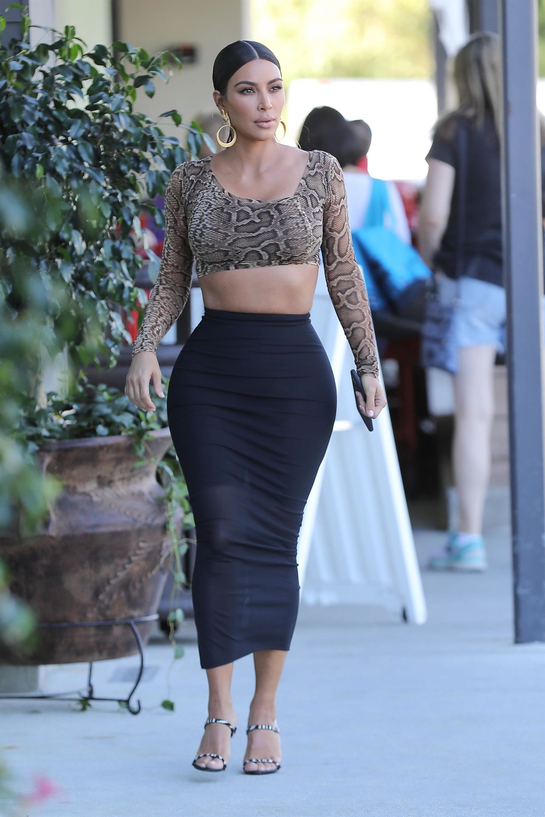 Kim Kardashian Sexy Curves At Ulta Beauty Cosmetics Store In Calabasas Hot Celebs Home