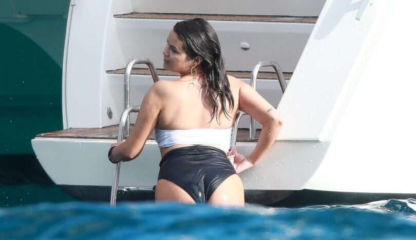 Selena Gomez Shows Big Sexy Ass In Bikini On A Yacht In Cabo Hot