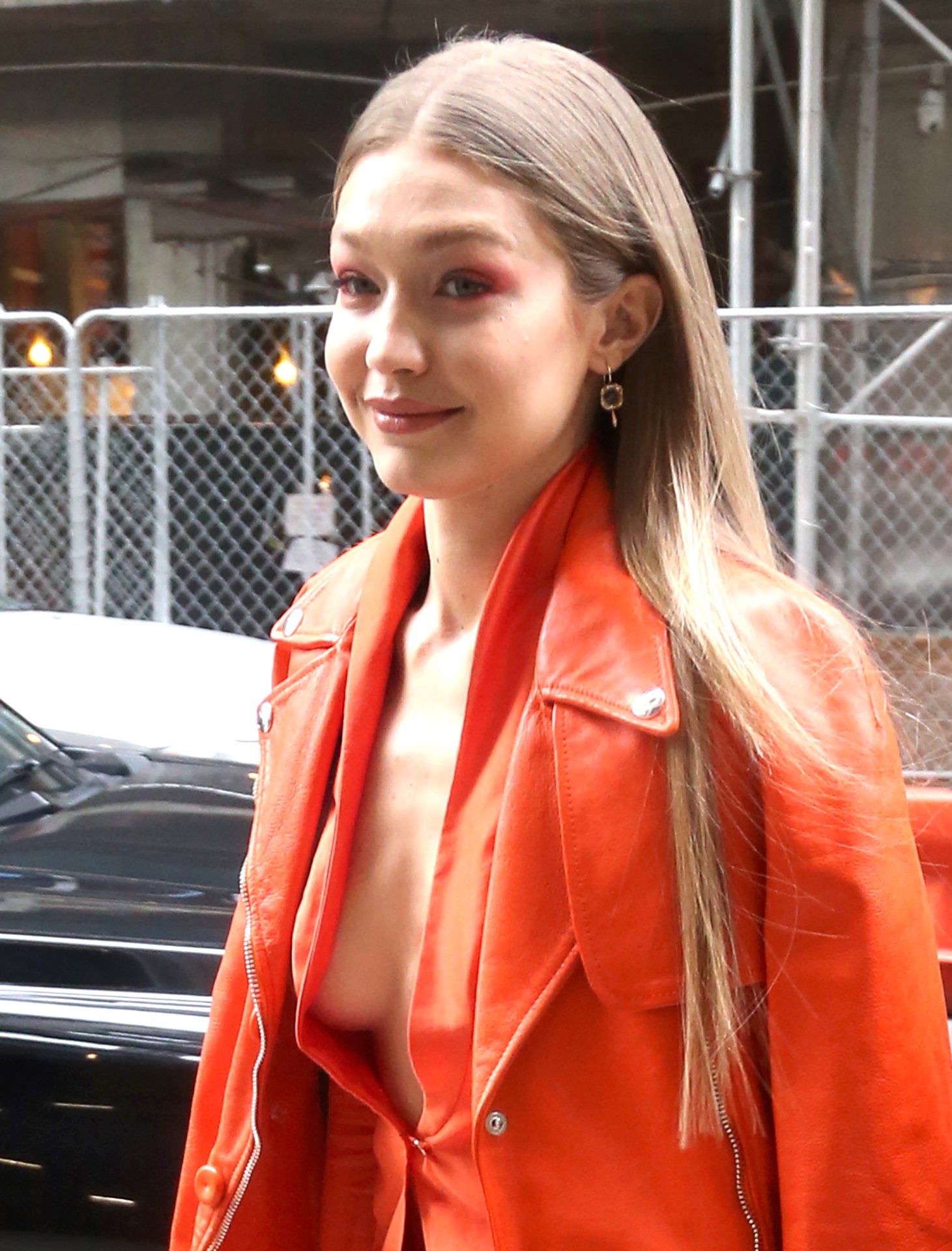 Gigi Hadid Braless Cleavage Hot Celebs Home