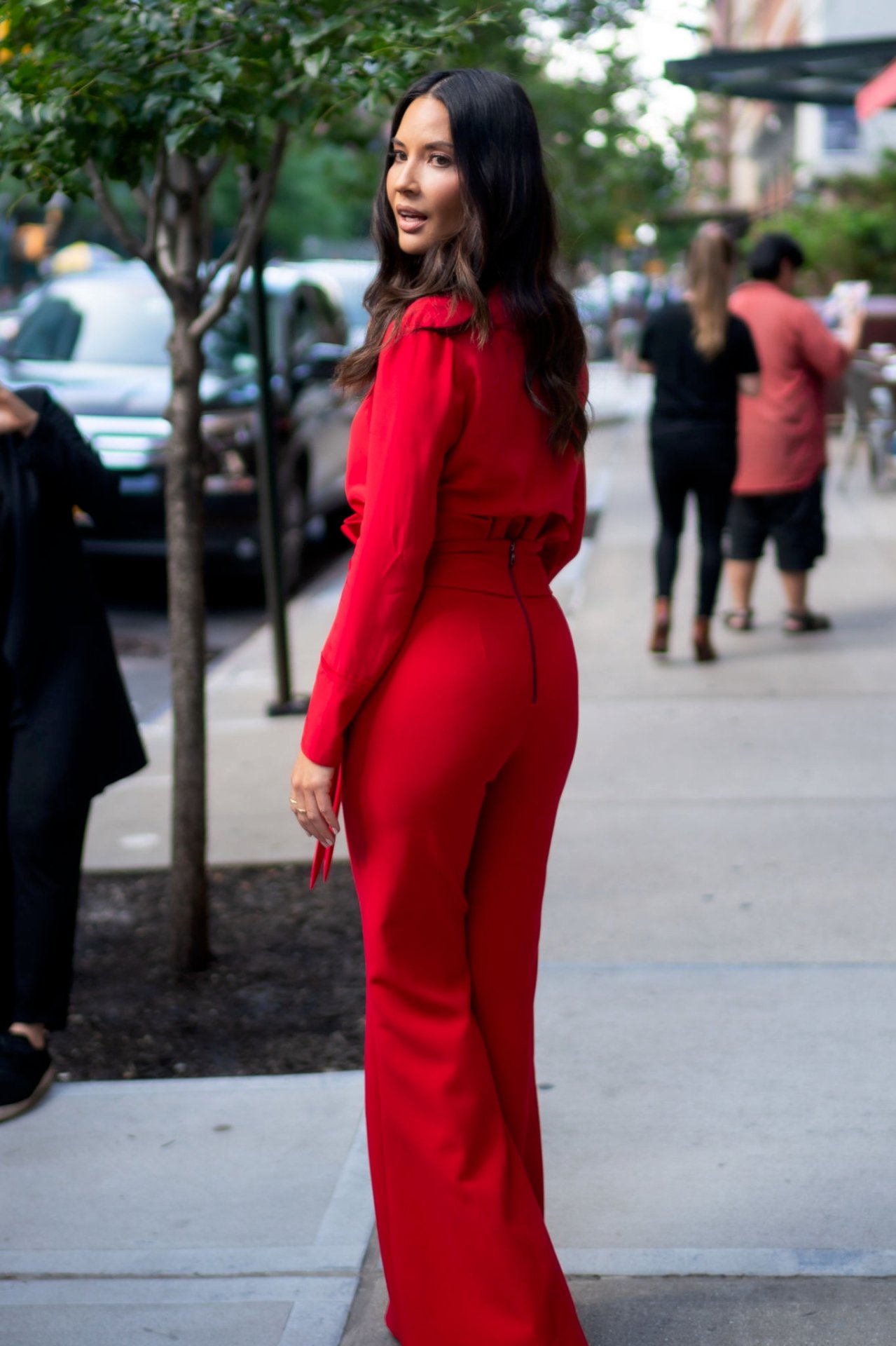 Olivia Munn Sexy Ass In Red Pants | Hot Celebs Home