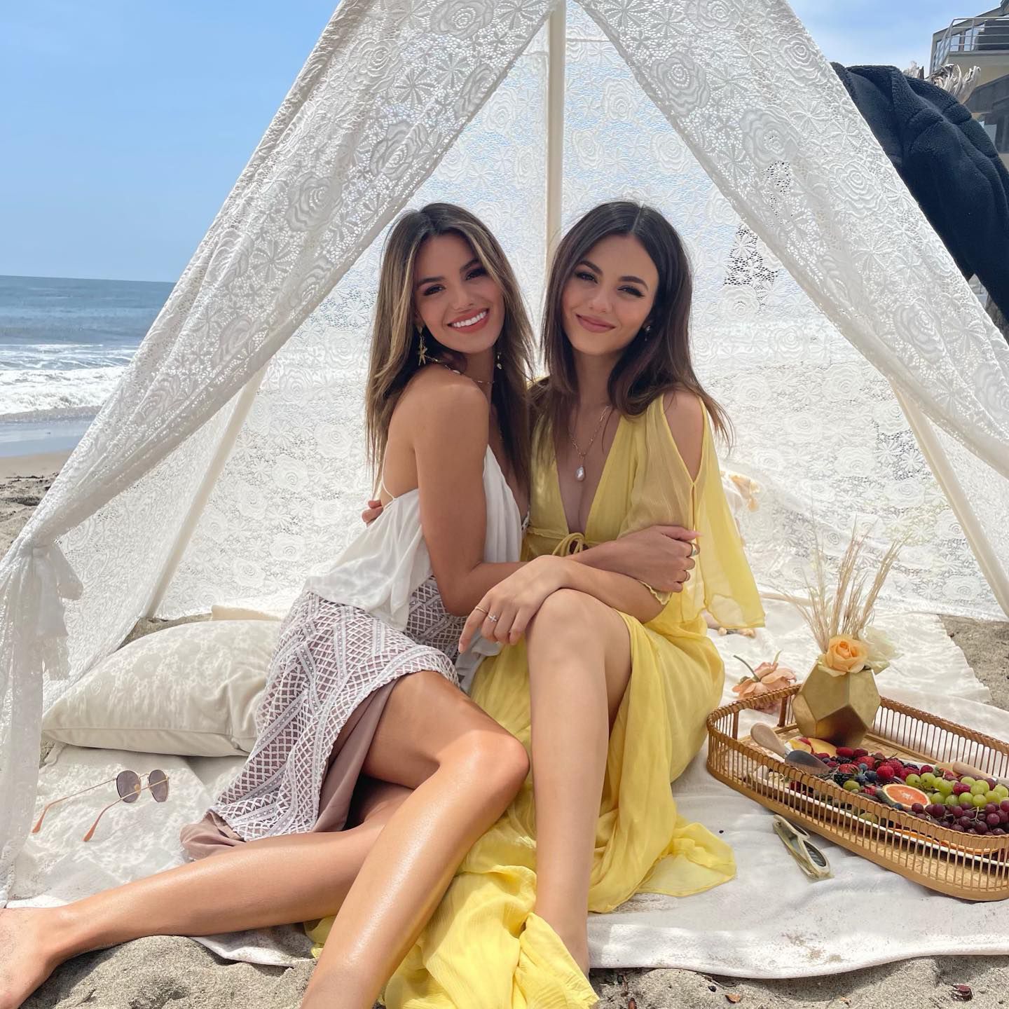 Victoria Justice Sexy With Sister - Hot Celebs Home