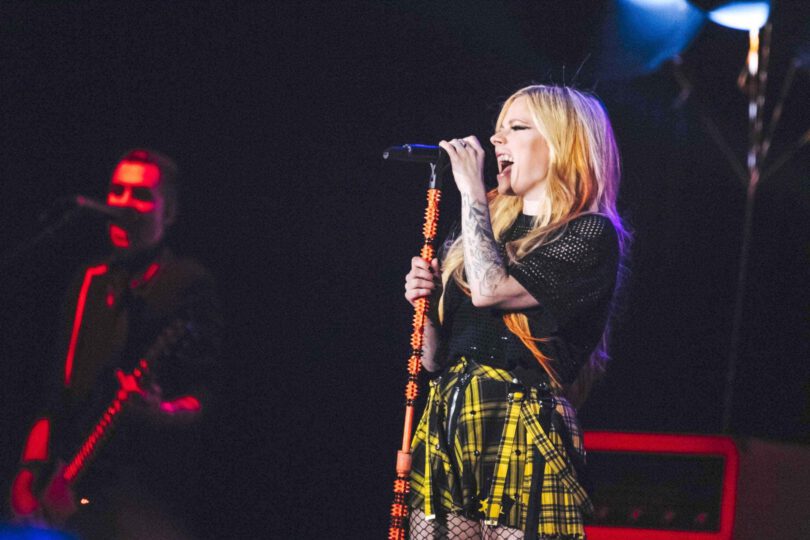 Avril Lavigne Sexy In Fishnet Stockings At Arena Peru In Lima - Hot ...