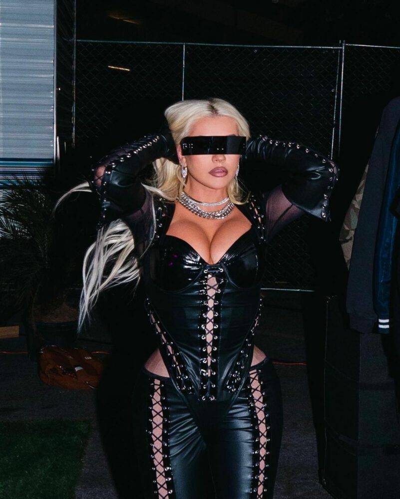 Christina Aguilera Flaunts Her Beautiful Big Boobs In Sexy Black Leather Outfit Hot Celebs Home