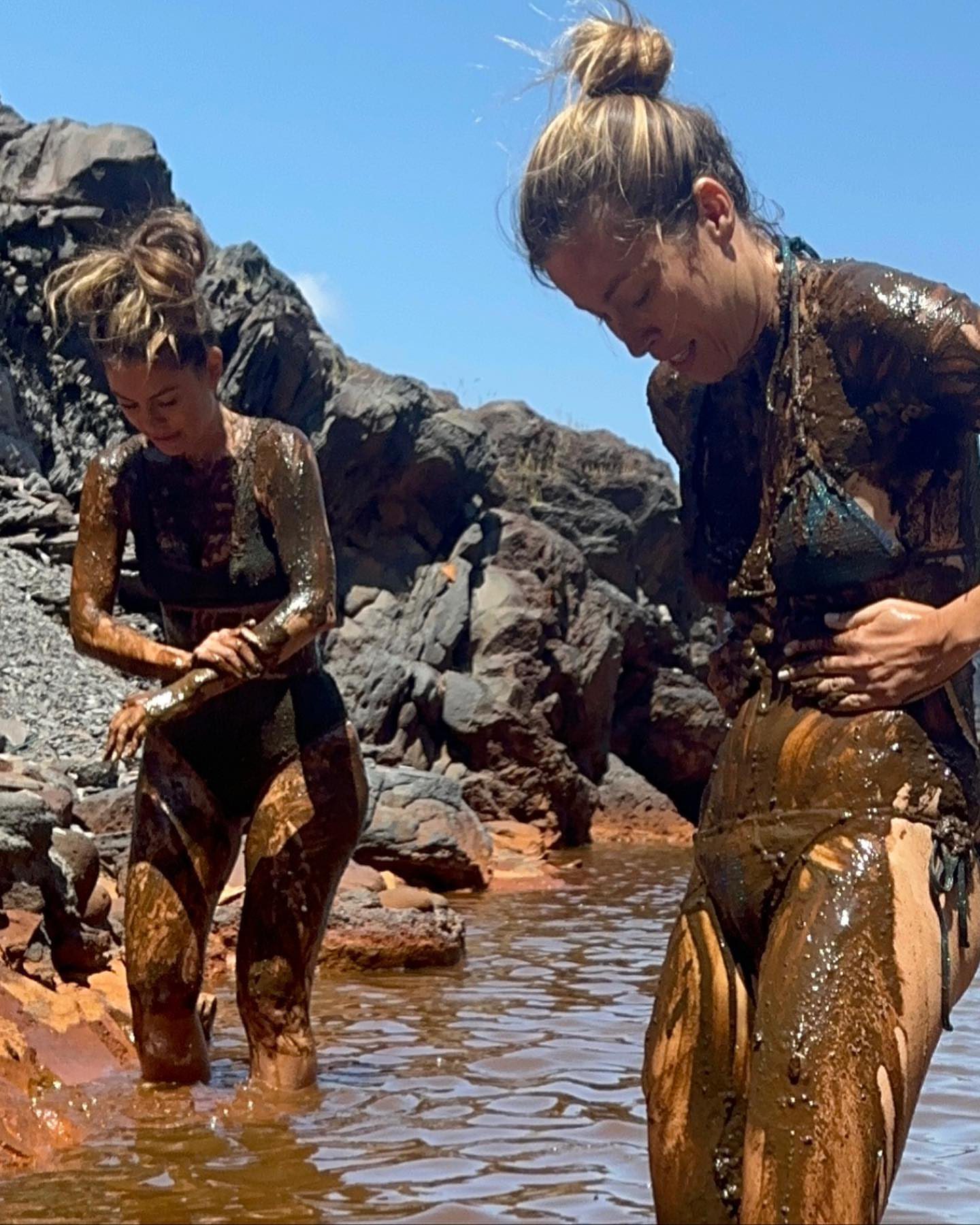 Maria Menounos Sultry Mud Bath Photos - Hot Celebs Home