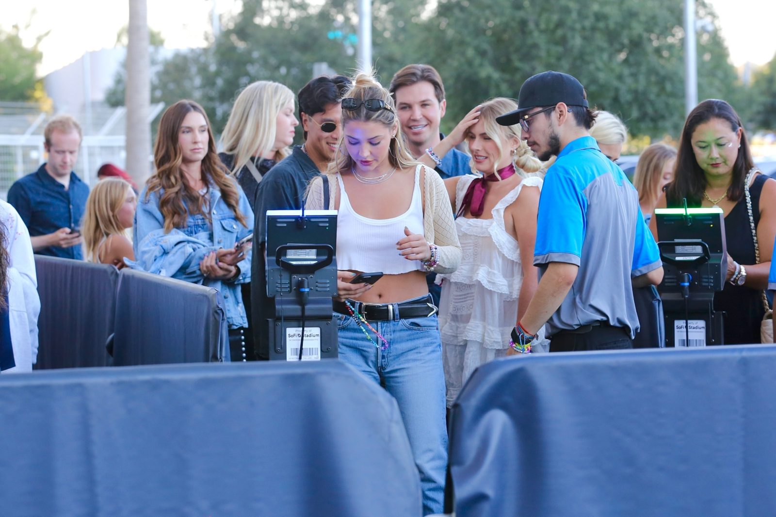 Madelyn Cline Braless Glam Taylor Swift Concert - Hot Celebs Home